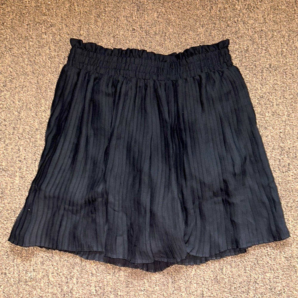 lush black pleated shorts